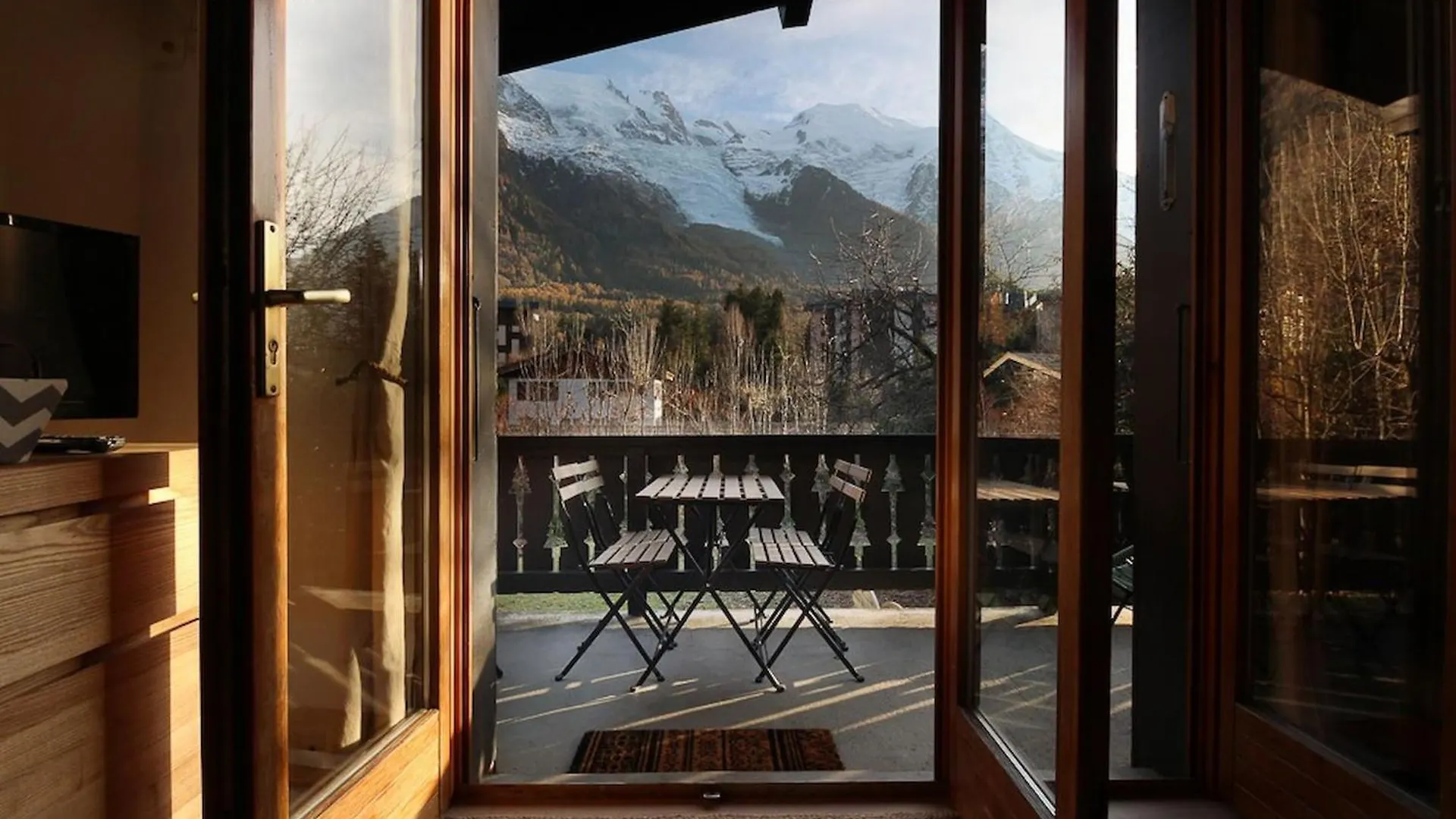 Ferienwohnung Les Fleurs De Cham - Jardin Vues - Renove Chamonix Apartment